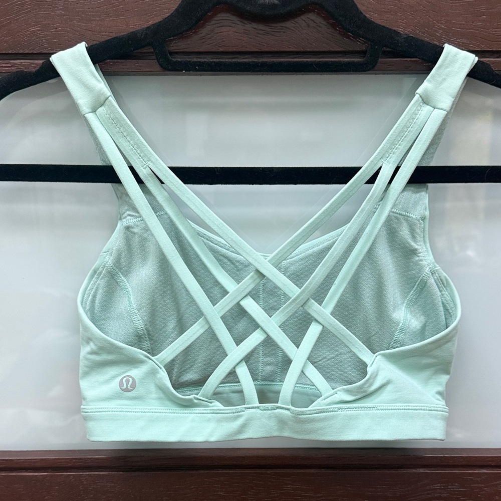 Lululemon Athletica mint green Sports Bra, size 4